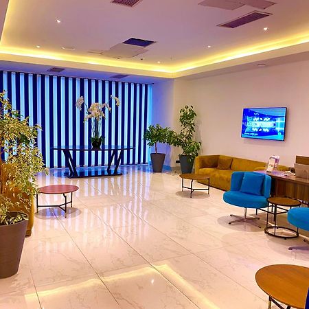 Black Sea Luxury Towers Hotel Batumi Bagian luar foto