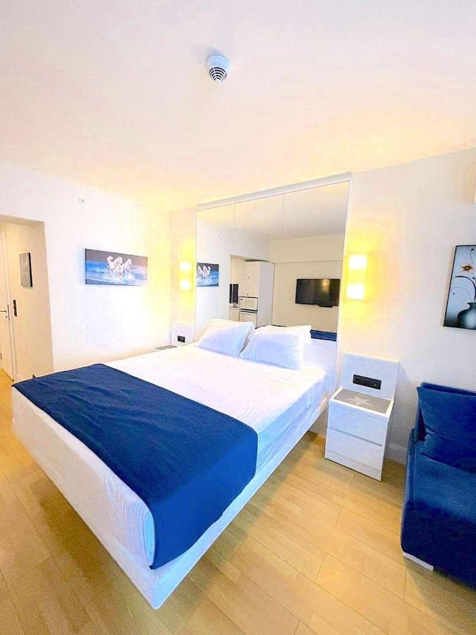 Black Sea Luxury Towers Hotel Batumi Bagian luar foto