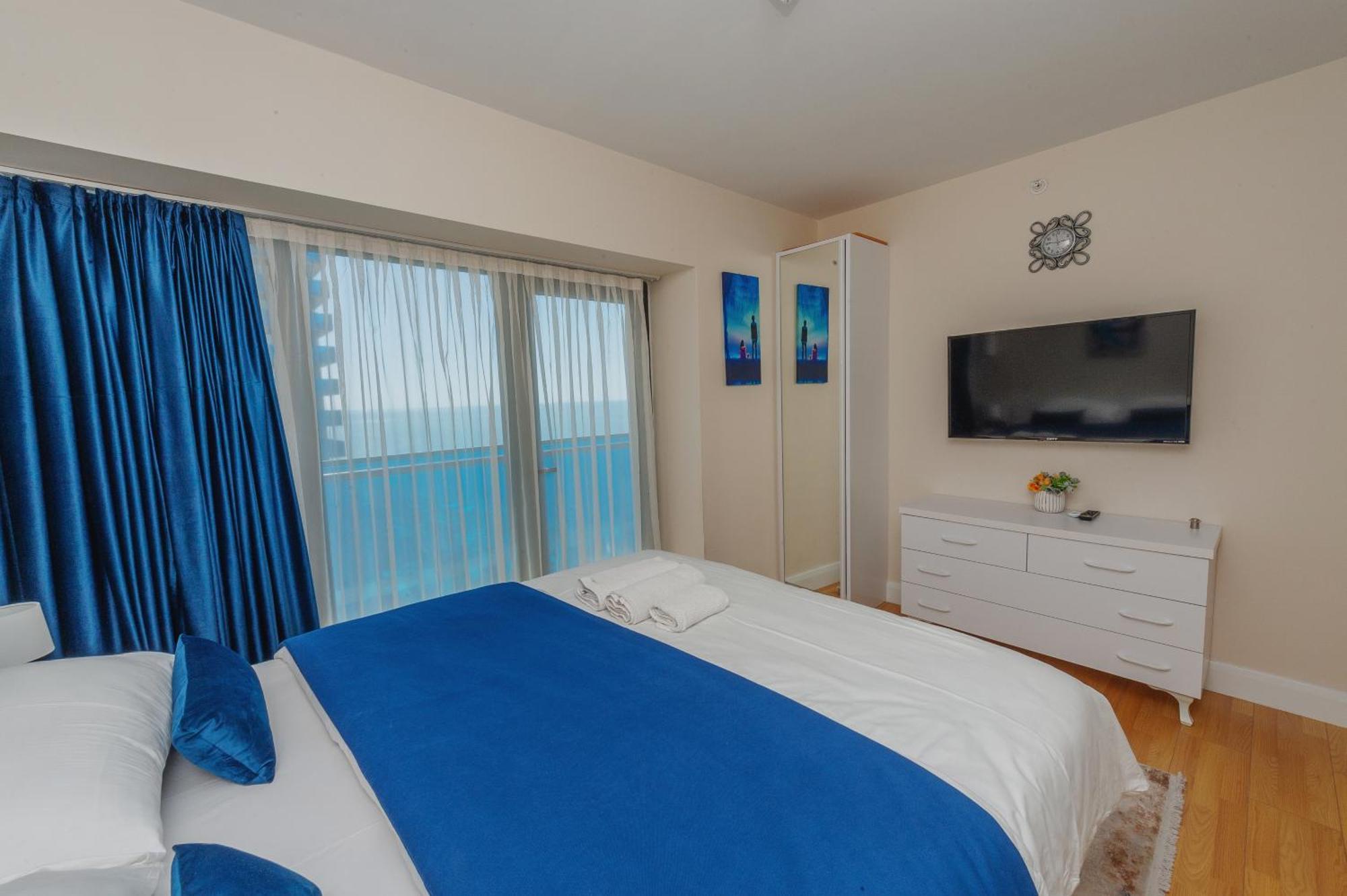 Black Sea Luxury Towers Hotel Batumi Bagian luar foto
