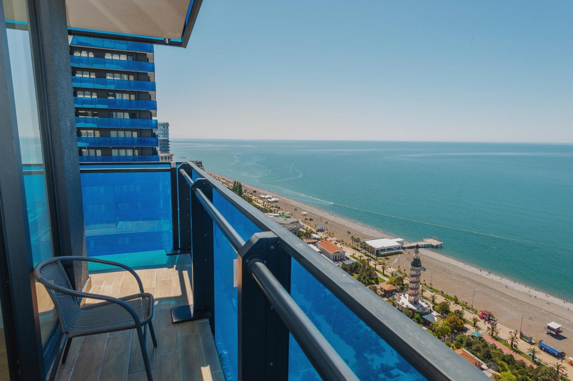 Black Sea Luxury Towers Hotel Batumi Bagian luar foto