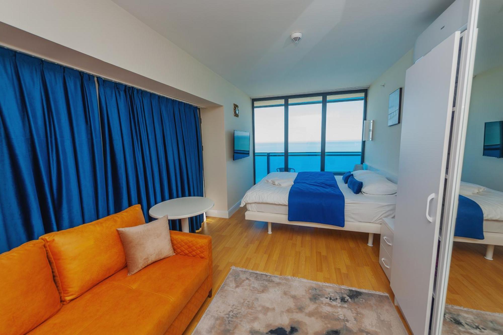Black Sea Luxury Towers Hotel Batumi Bagian luar foto
