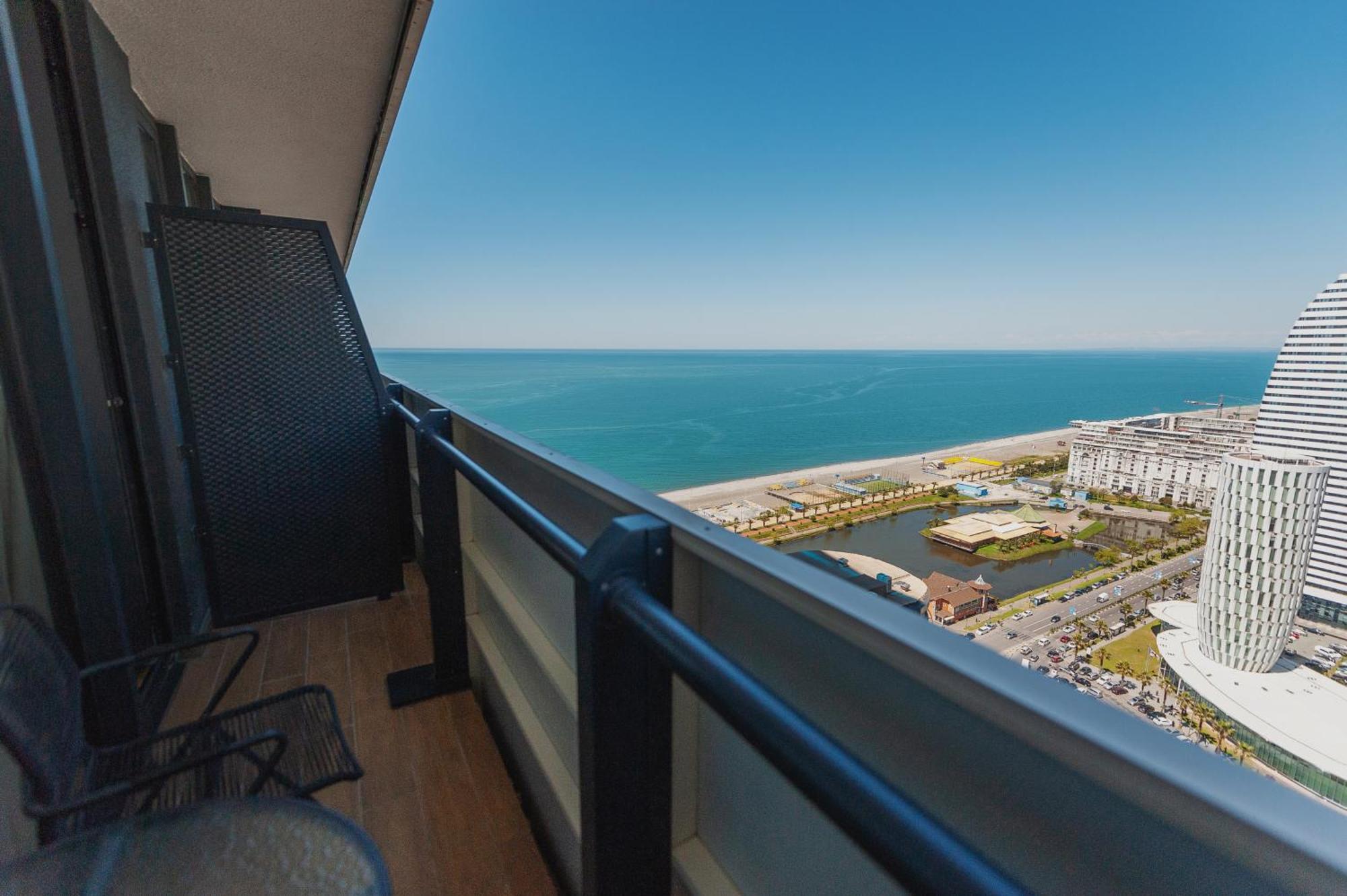 Black Sea Luxury Towers Hotel Batumi Bagian luar foto