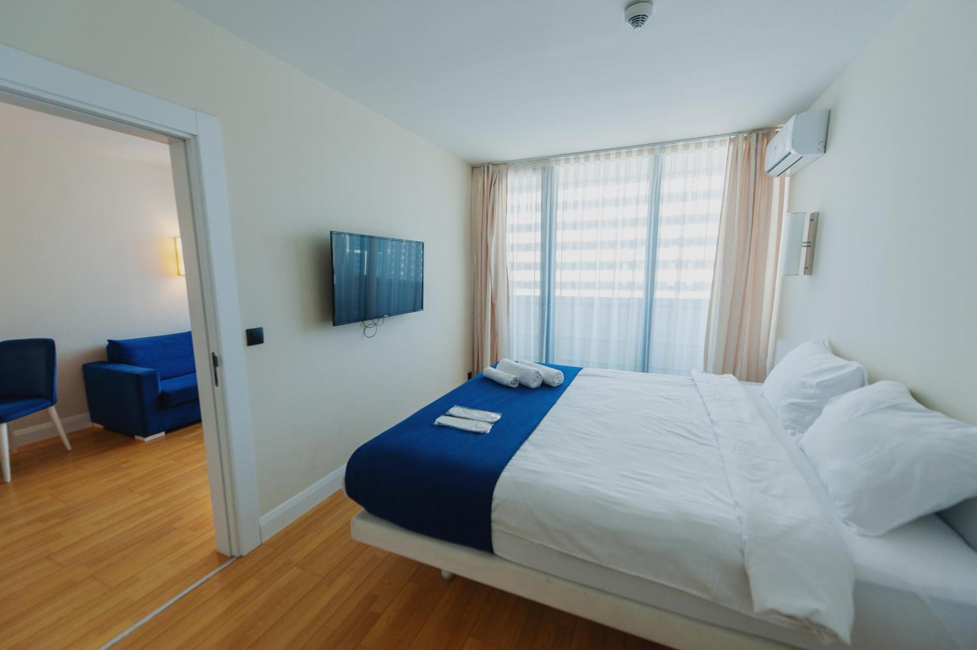 Black Sea Luxury Towers Hotel Batumi Bagian luar foto