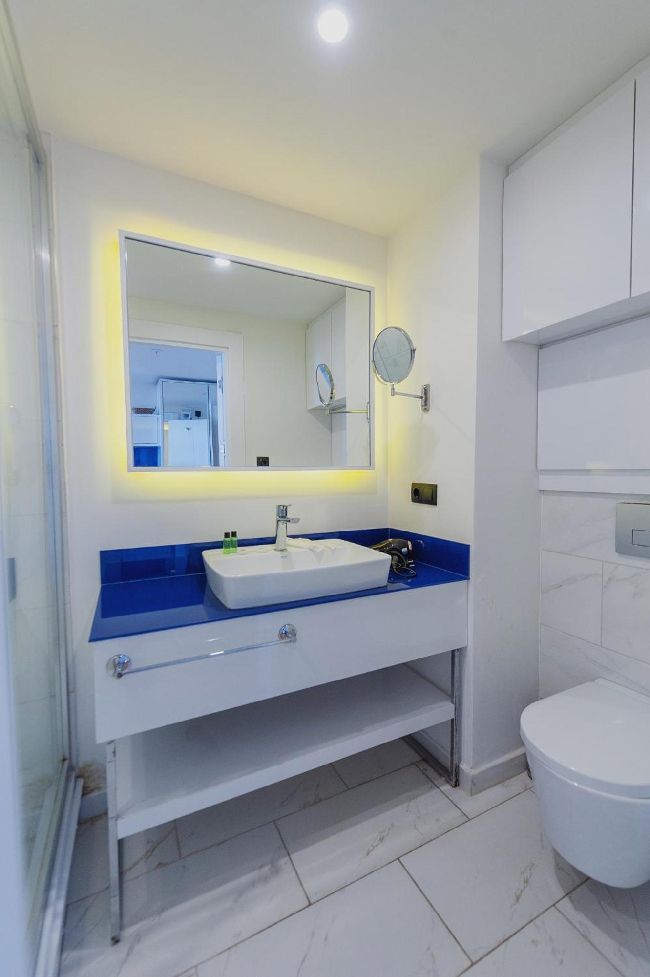 Black Sea Luxury Towers Hotel Batumi Bagian luar foto