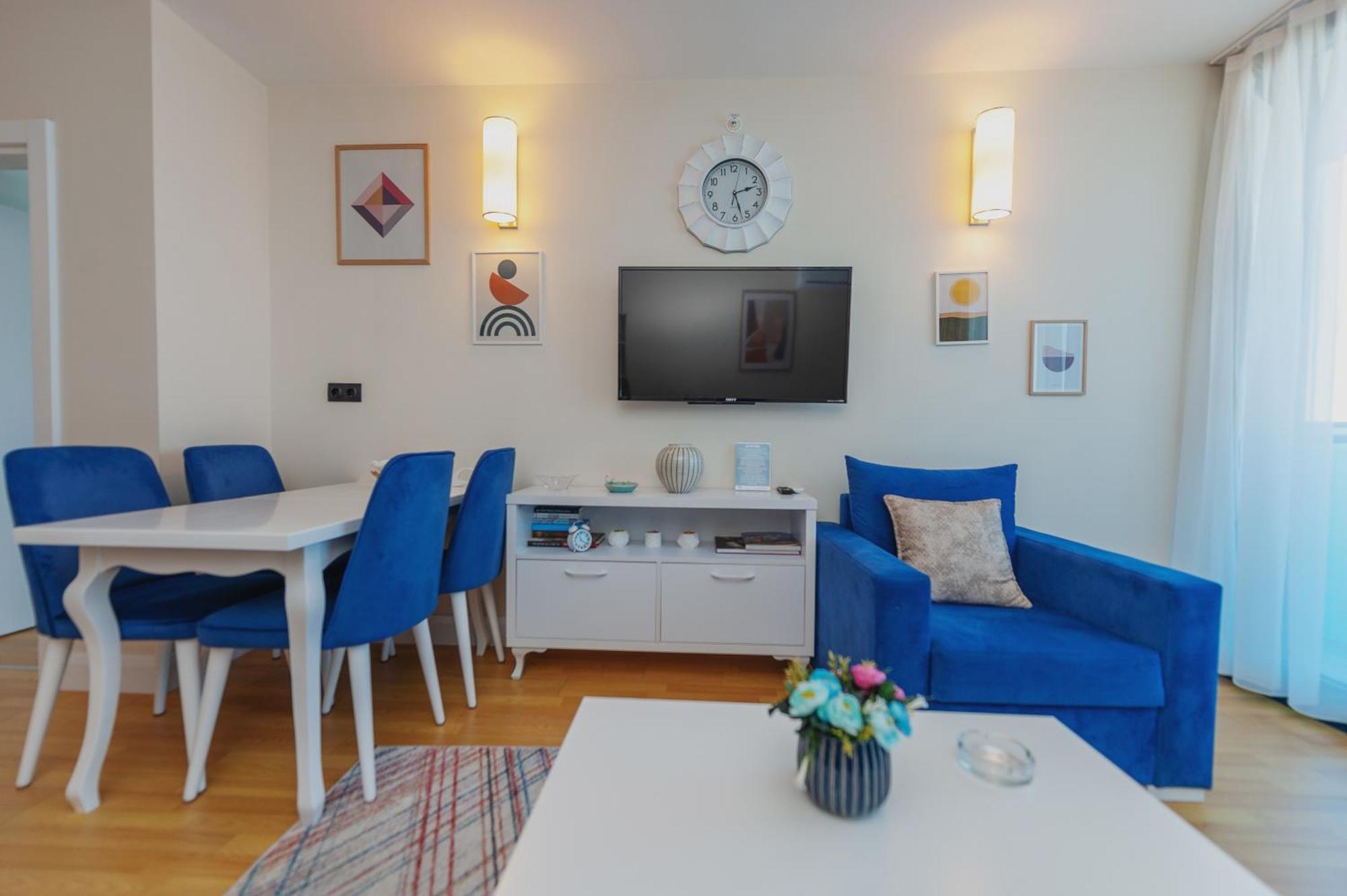 Black Sea Luxury Towers Hotel Batumi Bagian luar foto