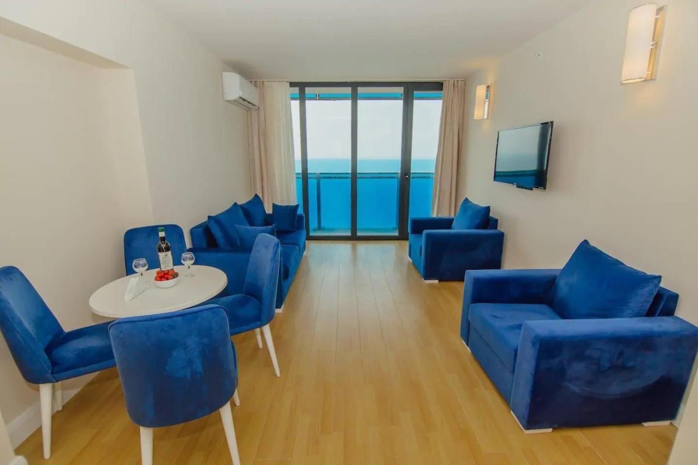 Black Sea Luxury Towers Hotel Batumi Bagian luar foto